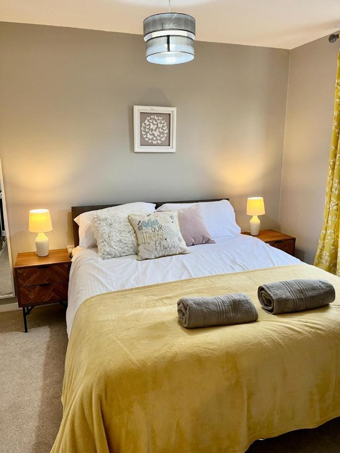 Canada House - Sleeps 6 -3 King Or 6 Single Ideal For Contractors Warrington Luaran gambar
