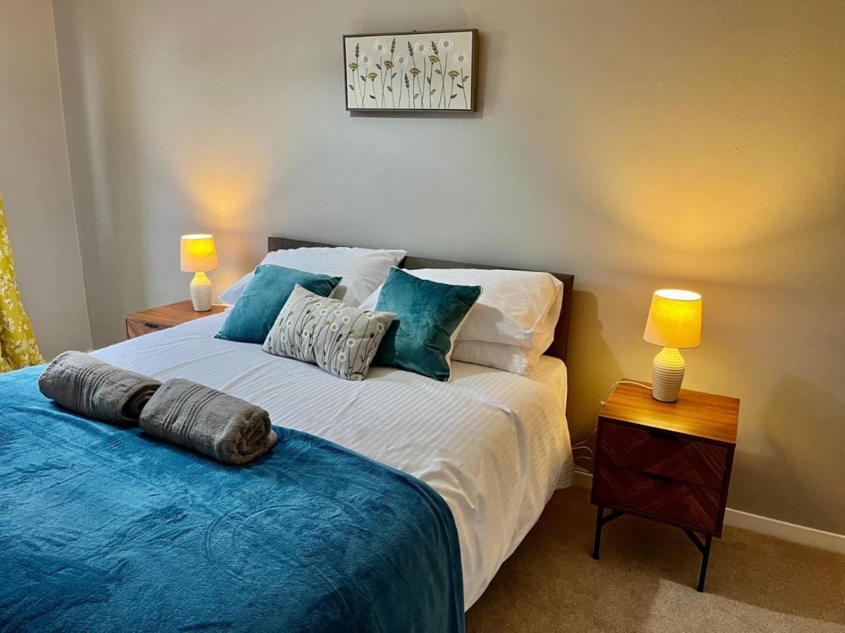 Canada House - Sleeps 6 -3 King Or 6 Single Ideal For Contractors Warrington Luaran gambar