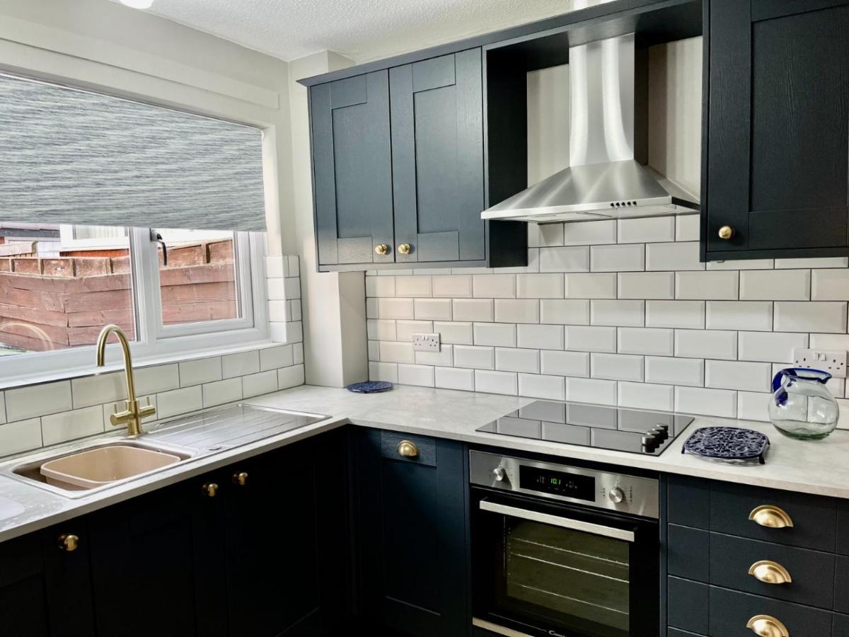 Canada House - Sleeps 6 -3 King Or 6 Single Ideal For Contractors Warrington Luaran gambar
