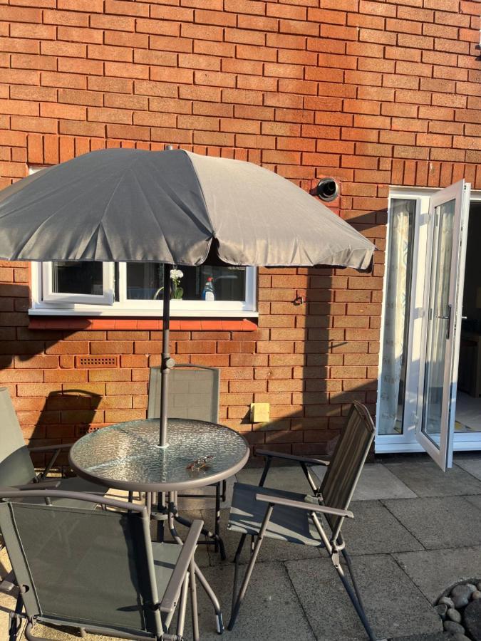 Canada House - Sleeps 6 -3 King Or 6 Single Ideal For Contractors Warrington Luaran gambar